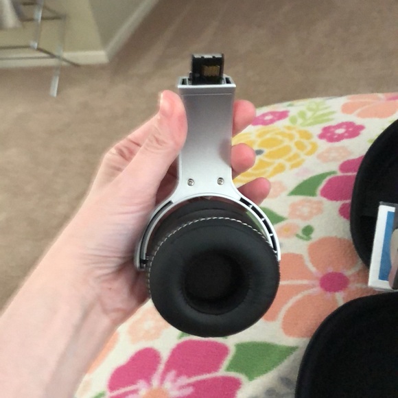 Hubby no longer trucker. Great for gamers. - Picture 4 of 8